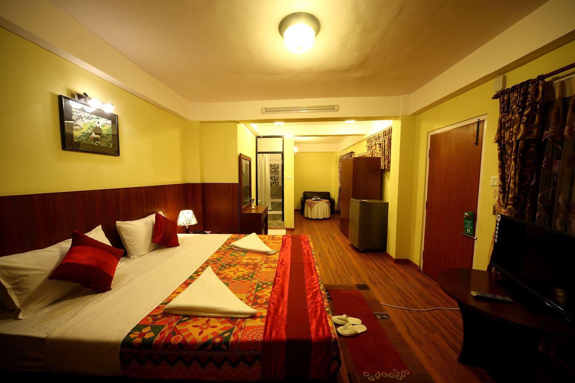 New Hotel Panda Катманду Экстерьер фото