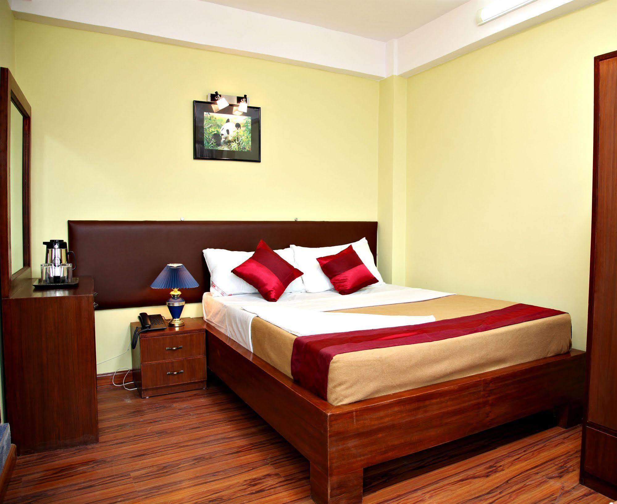 New Hotel Panda Катманду Экстерьер фото